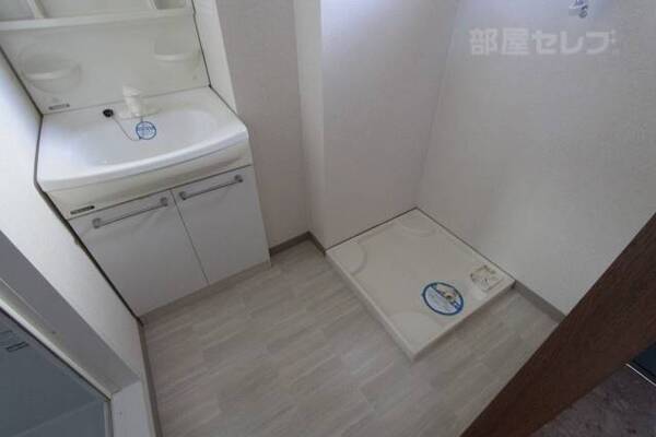 ※402号室内装写真参照