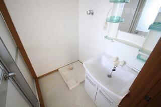 大きく使いやすいタイプの独立洗面台です。（イメージ）