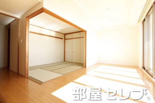 日当たりが良いダイニングルーム。