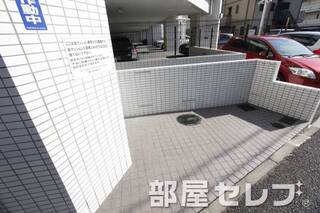 ゴミ置き場。