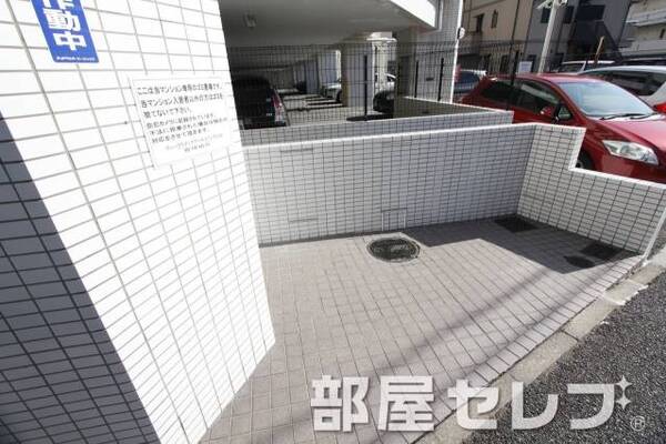ゴミ置き場。