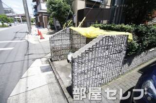 ゴミ置き場。