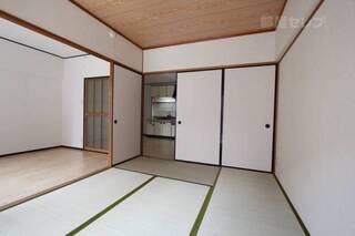 写真は別のお部屋です。