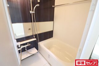 カラーパネルがおしゃれなお風呂
