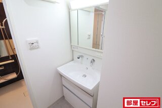 シャンプーノズルつきの洗面台です