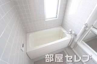 追い焚き機能付きバス。