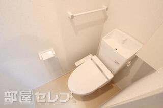 温水洗浄便座つきのお手洗い。