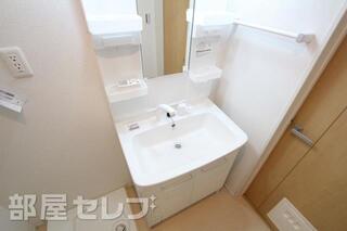 広くて使いやすい洗面台。