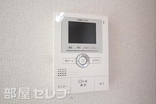 来客はモニターで確認できます。