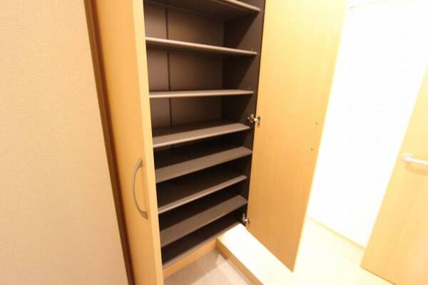 靴がたくさん入る下駄箱です。