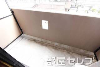 洗濯物もたくさん干せるベランダです。