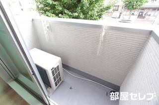 コンパクトなバルコニー。