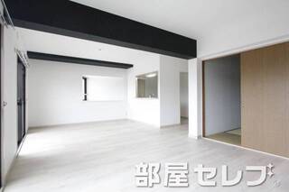 南向きの広々リビング　人気のカウンターキッチン。