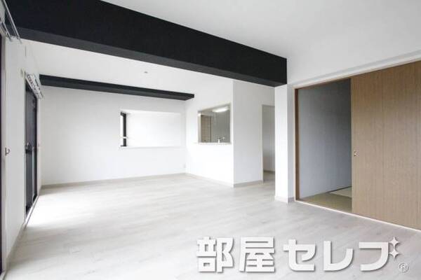 南向きの広々リビング　人気のカウンターキッチン。