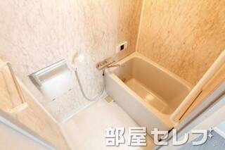 追い焚き機能付きのバスルームです。