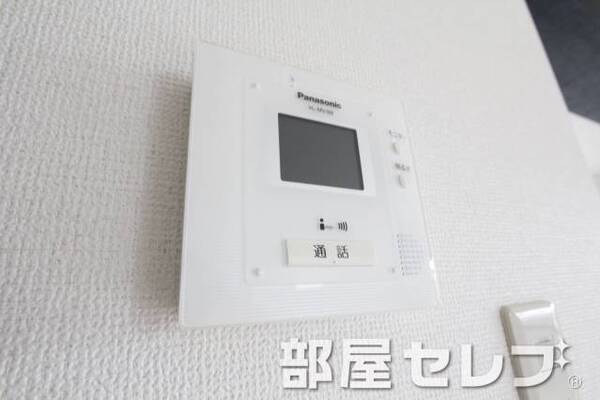 安心のテレビモニター付きインターホンです。