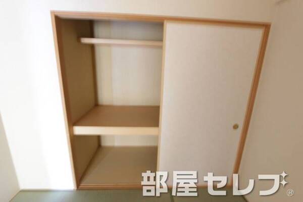 各部屋に収納。