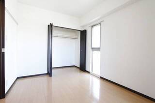 明るいお部屋です。602号室の写真です。