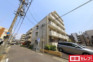 どっしりとした安心感のあるマンションです。