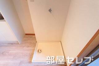 キレイな室内洗濯機置き場です。
