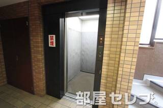 エレベーターで楽ちんです。
