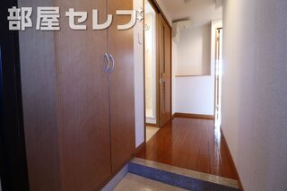 玄関スペースあります。