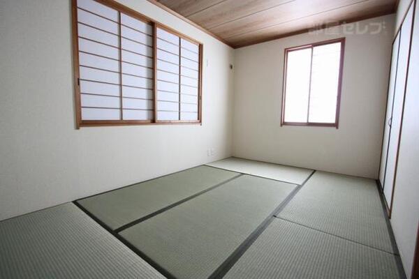和室は畳も新しくて、いいにおいがしました。