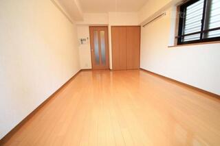 使いやすいお部屋です。中部屋は出窓（イメージ）