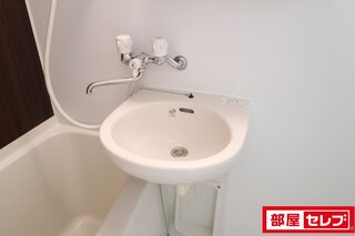 洗面所は浴室内