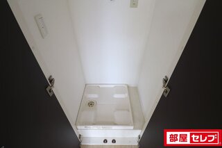 洗濯機置き場は隠せるタイプ