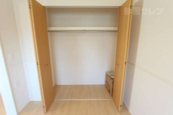 リビング隣のお部屋のクローゼットです