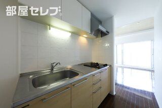料理の好きな方も納得の2口ガスコンロ、調理スペース広いです