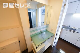 おしゃれで使いやすいスッキリした洗面台です