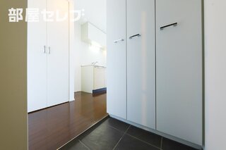玄関横のシューズボックスもなっとくの容量