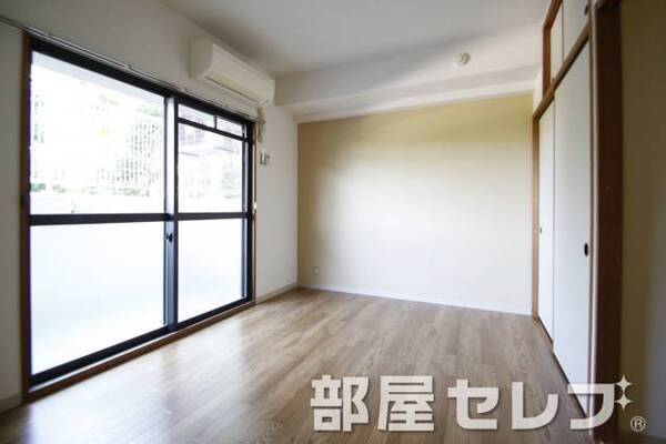 落ち着いたお部屋になります。