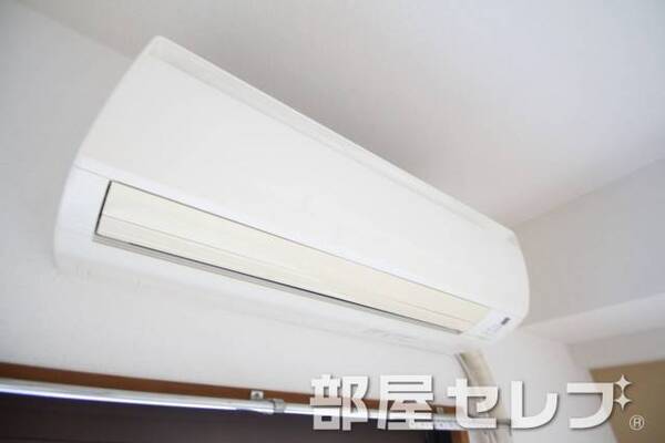 冷暖房エアコン。