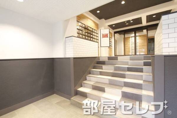 オートロック完備。