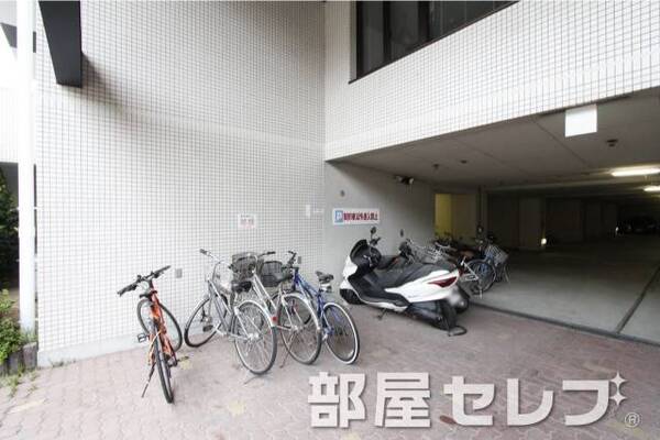 自転車置き場。