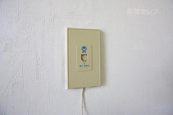 電話の配線口です。