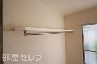 お洋服を沢山かけれますよ。