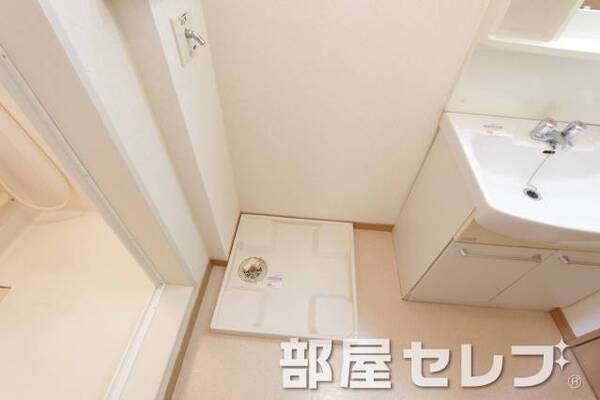 洗濯機置き場はこちらへ。