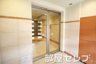 オートロック完備。