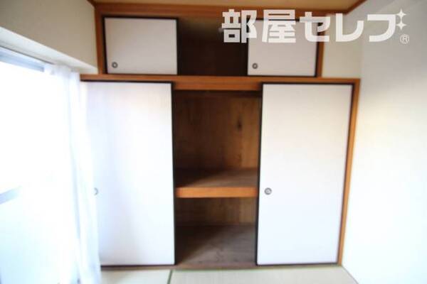 南側和室の収納スペース