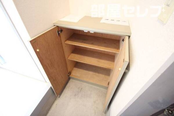シューズボックス