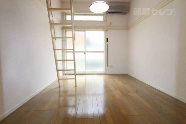 ロフト付のお部屋　※104号の写真です
