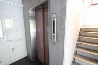 エレベーターあります。