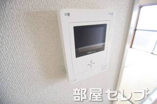 モニターホンで来客者をお知らせします。
