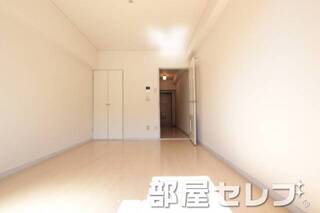 一人暮らしにちょど良い広さの洋室です。