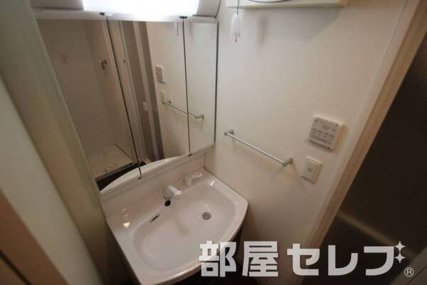 洗髪洗面化粧台。イメージ写真