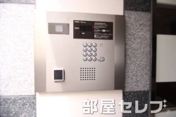 オートロック完備。